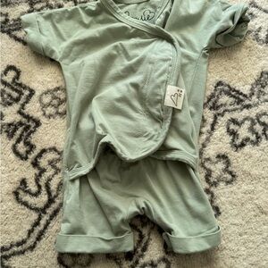 Bonsie romper in avocado - EUC